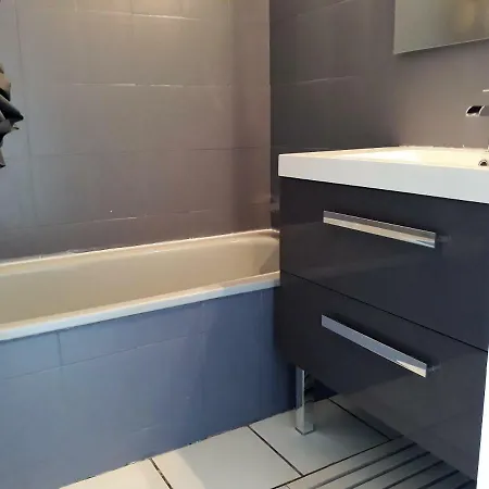 Apartment Les Pieds Dans L'eau Les Marines De 4 Couchages *